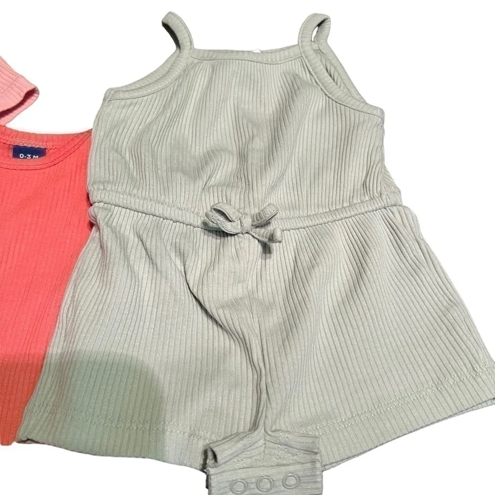 NEW Old navy bodysuits & romper 0-3 months baby
